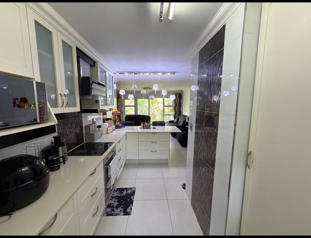 3 BEDROOM APARTMENT FOR SALE IN ESSENWOOD
